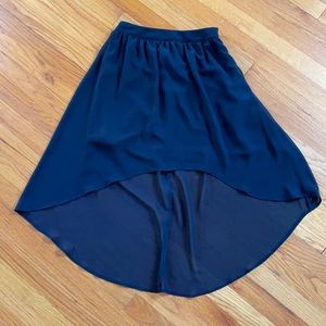 💕 3/$25 black high low skirt